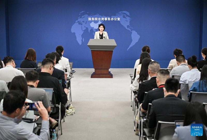 Msemaji wa Ofisi ya Mambo ya Taiwan ya Baraza la Serikali la China Bibi Zhu Fenglian, akiongea kwenye mkutano wa kawaida na wanahabari mjini Beijing, China, Agosti 27, 2025. (Xinhua/Chen Yehua)