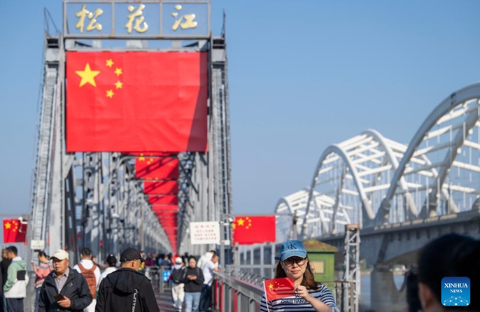 Maadhimisho ya miaka 76 tangu kuanzishwa kwa Jamhuri ya Watu wa China yafanyika kwa njia mbalimbali kote China