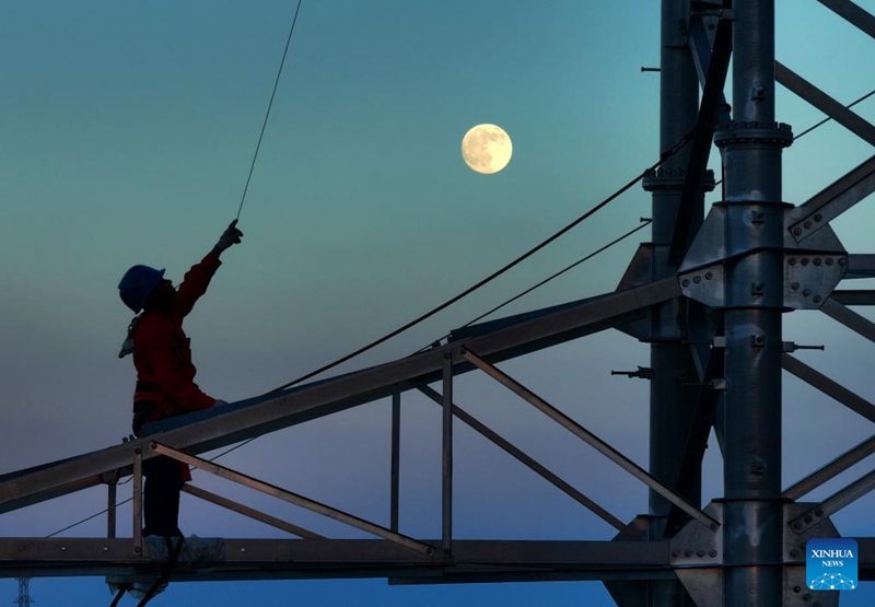 Mwezi mpevu wavutia kote China wakati wa Sikukuu ya Mbalamwezi ya China