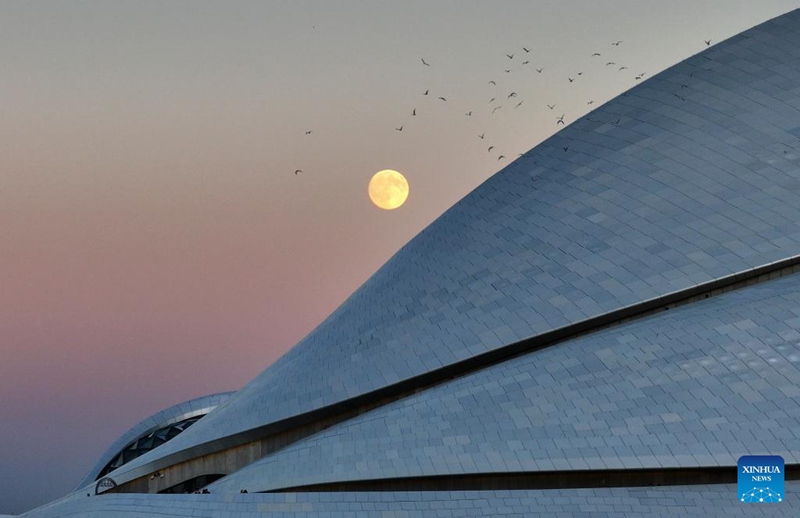 Mwezi mpevu wavutia kote China wakati wa Sikukuu ya Mbalamwezi ya China