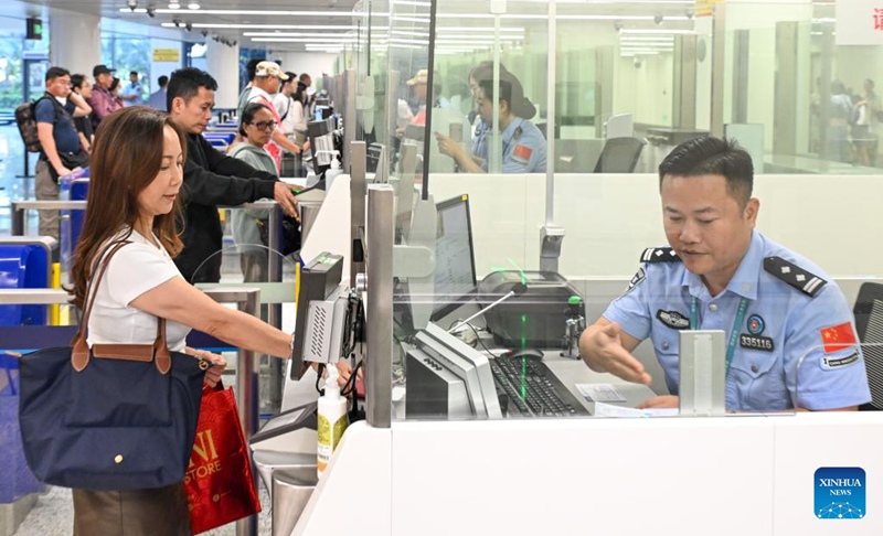 Wageni waingia Mkoa wa Hainan wa China chini ya sera nzuri ya msamaha wa visa