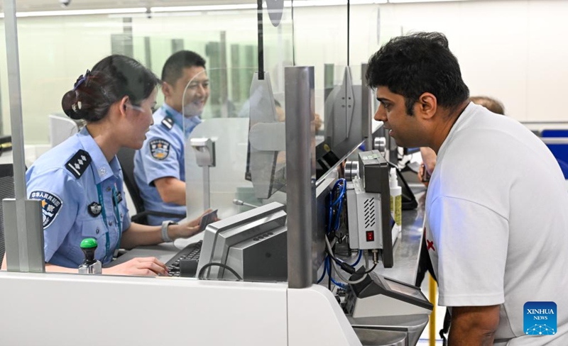 Wageni waingia Mkoa wa Hainan wa China chini ya sera nzuri ya msamaha wa visa