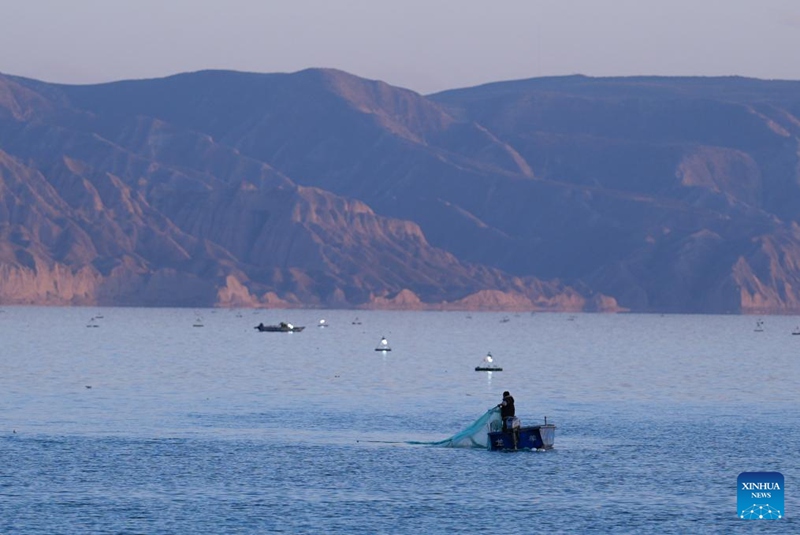 Eneo la Genge la Longyang nchini China laendeleza uvuvi wa samaki wa silva na shughuli za utalii