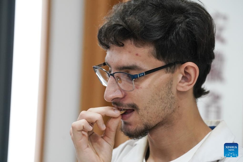 Wanafunzi wa Kimataifa wajifunza matibabu ya jadi ya China mkoani Anhui, China