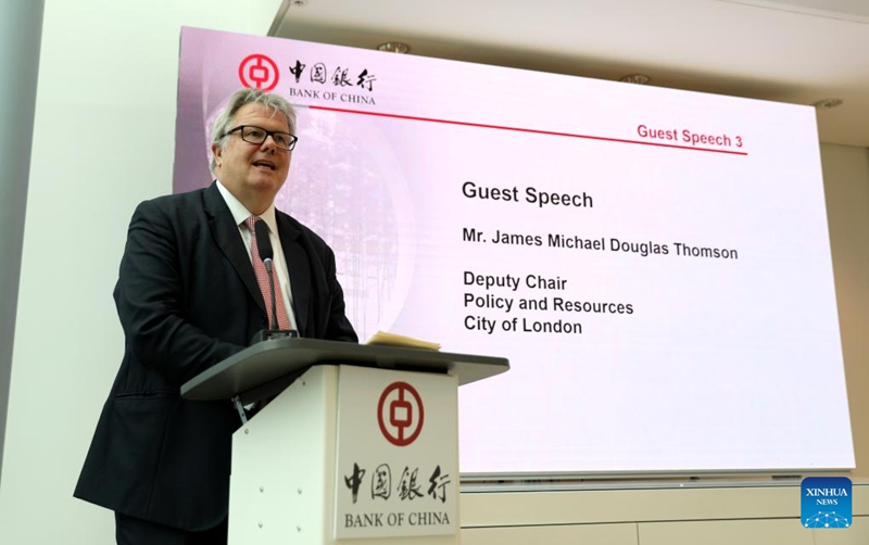 James Michael Douglas Thomson, naibu mwenyekiti wa sera na rasilimali katika Shirika la Jiji la London, akitoa hotuba kwenye shughuli maalum iliyoandaliwa na Benki Kuu ya China mjini London, Uingereza, Oktoba 20, 2025. (Xinhua/Li Ying)
