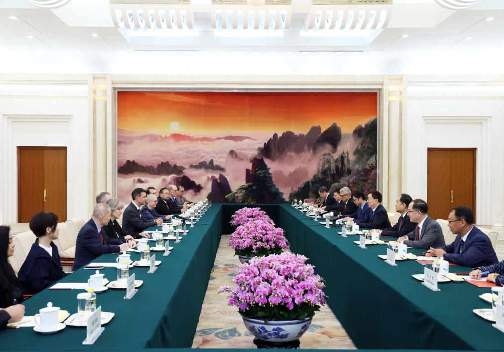 Makamu Rais wa China Han Zheng akikutana na Rob Wagner, Spika wa Baraza la Juu la Jimbo la Oregon la Marekani, mjini Beijing, mji mkuu wa China, Oktoba 21, 2025. (Xinhua/Liu Weibing)