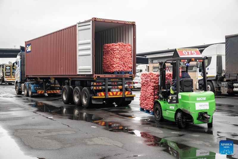 Wafanyabiashara wa matunda wa Afrika Kusini wahifadhi kwa bidii matunda kwa ajili ya kusafirishwa na kuuzwa China