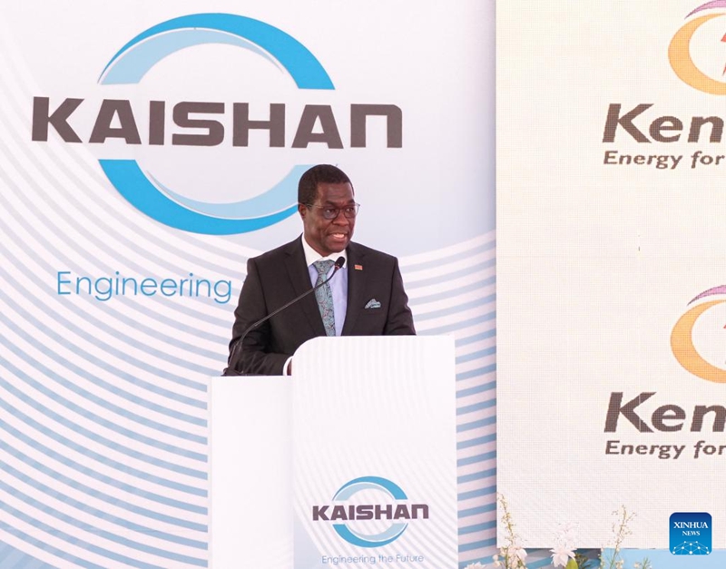 Katibu wa Baraza la Mawaziri la Kenya katika Wizara ya Nishati na Petroli Opiyo Wandayi akishiriki kwenye hafla ya kuweka jiwe la msingi la mradi wa kiwanda cha mbolea za kijani unaofadhiliwa na kampuni ya China iliyofanyika katika Kaunti ya Nakuru, Kenya, Novemba 3, 2025. (Xinhua/Li Yahui)