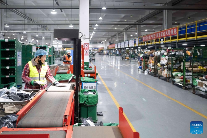 Shirika la Posta la China lajitahidi kuhakikisha uwasilishaji wa vifurushi vya gulio la mtandaoni la Siku ya 