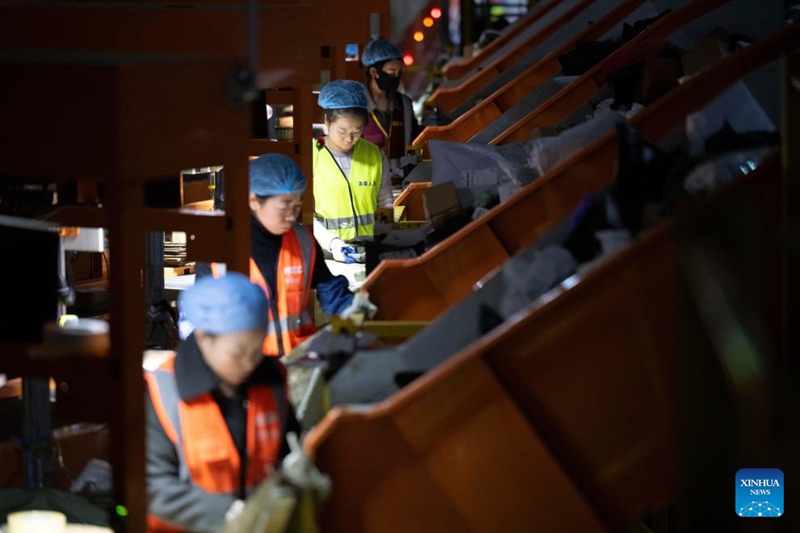 Shirika la Posta la China lajitahidi kuhakikisha uwasilishaji wa vifurushi vya gulio la mtandaoni la Siku ya 