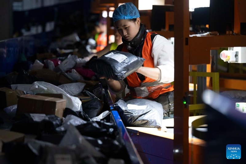 Shirika la Posta la China lajitahidi kuhakikisha uwasilishaji wa vifurushi vya gulio la mtandaoni la Siku ya 