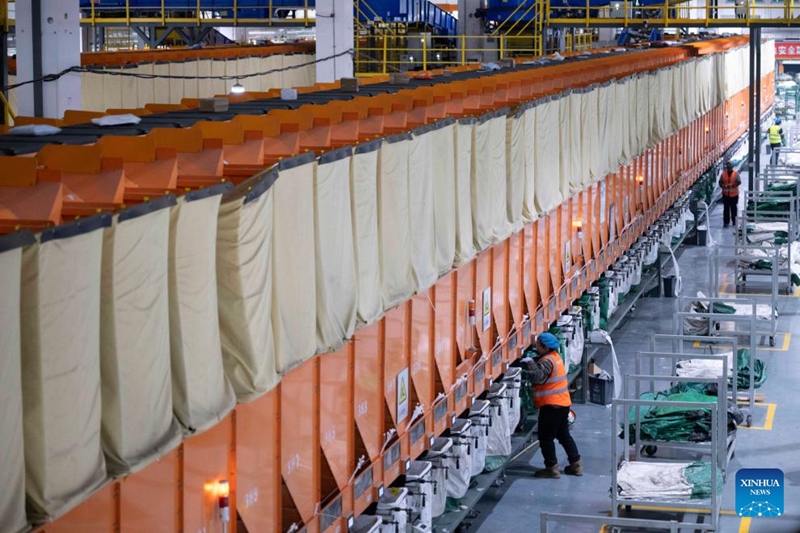 Shirika la Posta la China lajitahidi kuhakikisha uwasilishaji wa vifurushi vya gulio la mtandaoni la Siku ya 