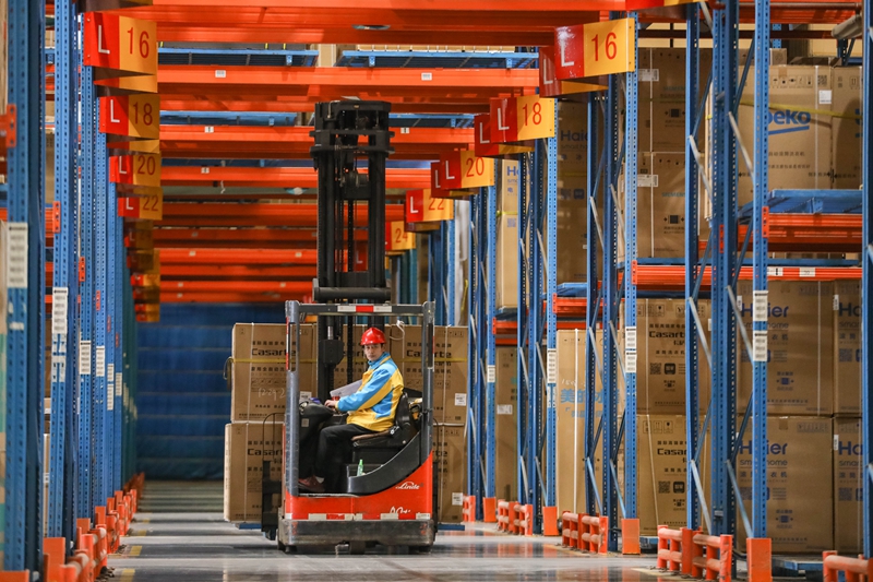 Kampuni za biashara ya mtandaoni na za uwasilishaji bidhaa zawa na pilika nyingi katika Gulio la Siku ya