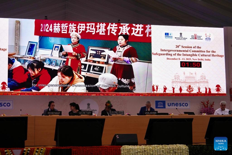 Video hii ikionyesha mafanyikio yaliyopatikana ya kuhifadhi “Uimbaji wa kusimulia wa Yimakan wa Kabila la Wahezhe la China” kwenye mkutano wa 20 wa kawaida wa Kamati ya Kiserikali ya Kuhifadhi Mali ya Urithi wa Utamaduni Usioshikika mjini New Delhi, India, Desemba 11, 2025. (Xinhua/Wu Yue)