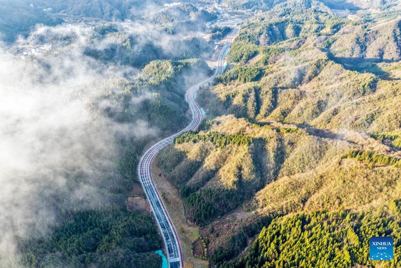 Lengshui wa Chongqing, China waendeleza utalii wa mapumziko wa kutazama mandhari ili kuhimiza sekta ya utalii