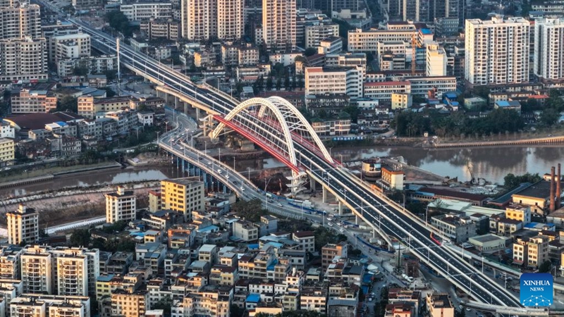 Picha iliyopigwa Desemba 17, 2025 ikionyesha daraja lililokarabatiwa juu ya Mfereji wa Pinglu mjini Qinzhou, Mkoa Unaojiendesha wa Kabila la Wazhuang wa Guangxi, kusini mwa China. (Xinhua/Zhang Ailin)