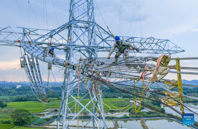 Sehemu ya Anhui ya Mradi wa Usambazaji Umeme wa Volti ya Juu wa Gansu-Zhejiang yaingia kipindi cha kufunga waya