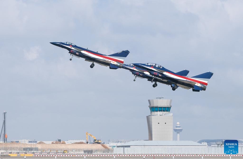 Timu ya sarakasi za ndege ya Jeshi la China yafanya safari ya kuhakikisha urukaji unafuata kanuni kabla ya Maonyesho ya Ndege Angani ya Singapore