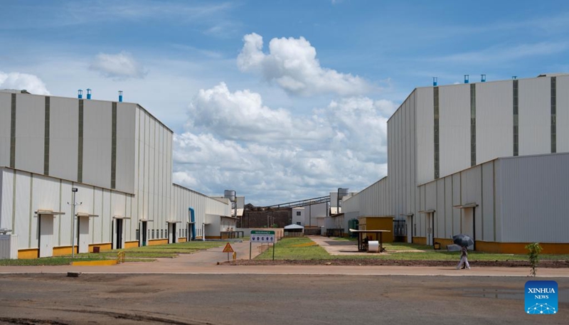 Picha hii iliyopigwa Januari 31, 2026 ikionyesha kiwanda cha kuchakata grafiti kilichojengwa na Kampuni ya China katika Wilaya ya Nipepe, mkoa wa Niassa, Msumbiji. (Xinhua/Liu Jie)