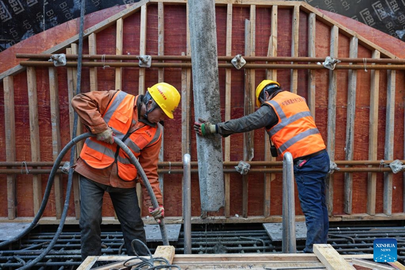 Mnara Mkuu No. 6 wa daraja la reli na barabara kuu la Taoyaomen Mjini Zhoushan, China wafikia muundo wa kileleni