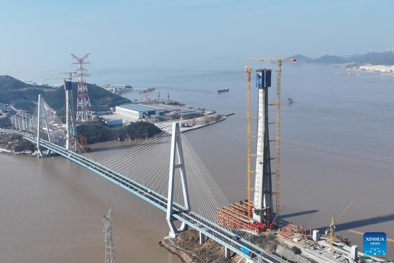 Mnara Mkuu No. 6 wa daraja la reli na barabara kuu la Taoyaomen Mjini Zhoushan, China wafikia muundo wa kileleni