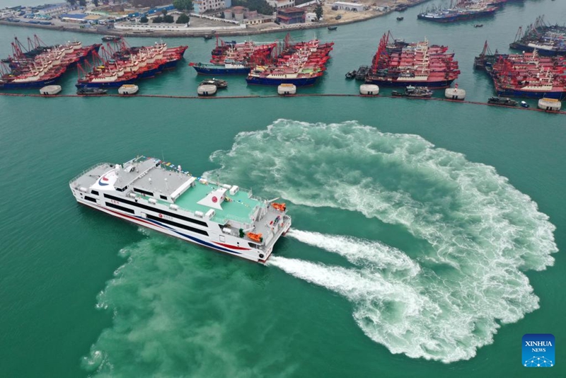 Meli ya abiria ya mwendo-kasi yenye siti 1,200 yaanza kutoa huduma katika Mji wa Beihai, Guangxi, China