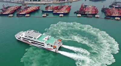 Meli ya abiria ya mwendo-kasi yenye siti 1,200 yaanza kutoa huduma katika Mji wa Beihai, Guangxi, China