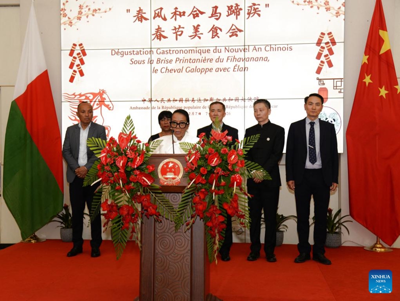 Waziri wa Mambo ya Nje wa Madagascar, Christine Razanamahasoa, anatoa hotuba kwenye hafla za vyakula vitamu vya China kwa kusherehekea Mwaka Mpya wa Jadi wa China mjini Antananarivo, Madagascar, Februari 7, 2026. (Picha na Sitraka Rajaonarison/Xinhua)
