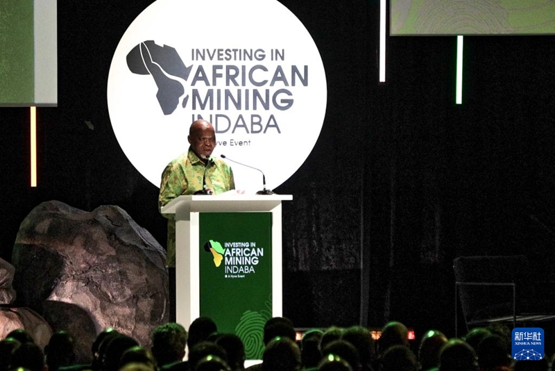Waziri wa Madini na Rasilimali za Mafuta wa Afrika Kusini, Gewede Mantashe, akitoa hotuba kwenye hafla ya ufunguzi wa Mkutano wa Uwekezaji wa Madini wa Afrika 2026 mjini Cape Town, Afrika Kusini, Februari 9.