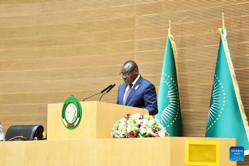 Katibu Mtendaji wa Kamisheni ya Uchumi ya Umoja wa Mataifa kwa Afrika (UNECA) Claver Gatete akizungumza kwenye Mkutano wa 48 wa Kawaida wa Baraza Tendaji la Umoja wa Afrika (AU) kwenye makao makuu ya AU mjini Addis Ababa, Ethiopia, Februari 11, 2026. (Xinhua/Geng Xinning)