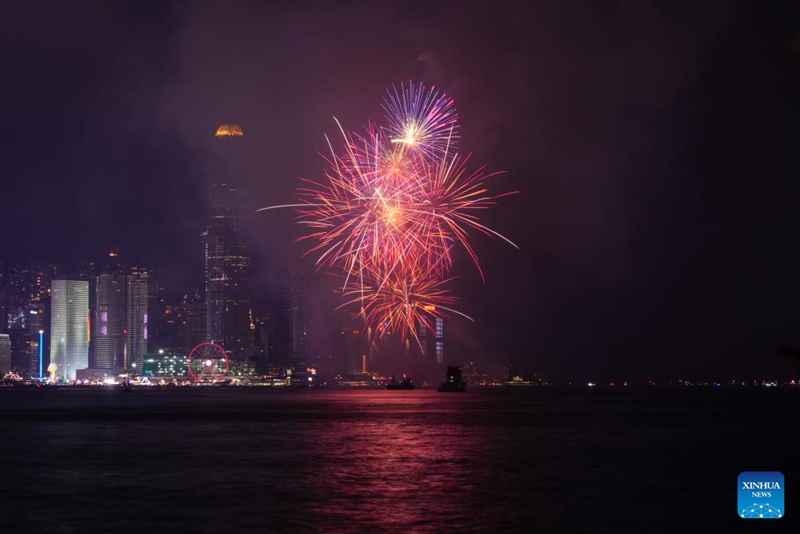 Hong Kong Yasherehekea Mwaka Mpya wa Jadi wa Farasi wa China kwa Maonyesho ya Fataki