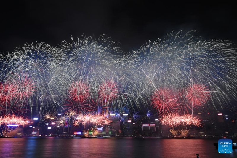 Hong Kong Yasherehekea Mwaka Mpya wa Jadi wa Farasi wa China kwa Maonyesho ya Fataki