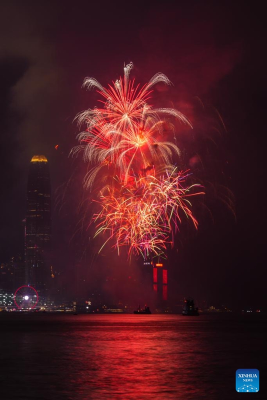 Hong Kong Yasherehekea Mwaka Mpya wa Jadi wa Farasi wa China kwa Maonyesho ya Fataki
