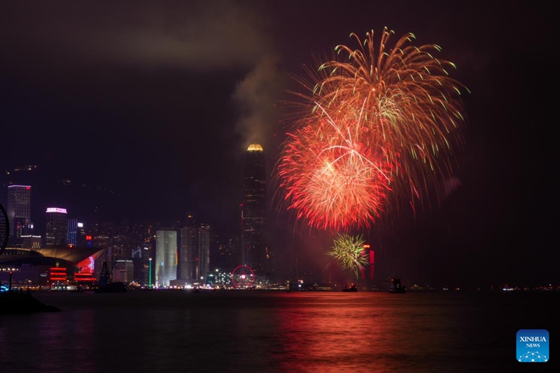 Hong Kong Yasherehekea Mwaka Mpya wa Jadi wa Farasi wa China kwa Maonyesho ya Fataki
