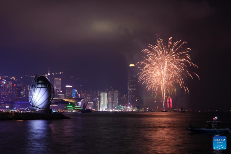 Hong Kong Yasherehekea Mwaka Mpya wa Jadi wa Farasi wa China kwa Maonyesho ya Fataki