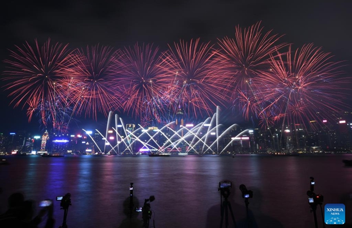 Hong Kong Yasherehekea Mwaka Mpya wa Jadi wa Farasi wa China kwa Maonyesho ya Fataki