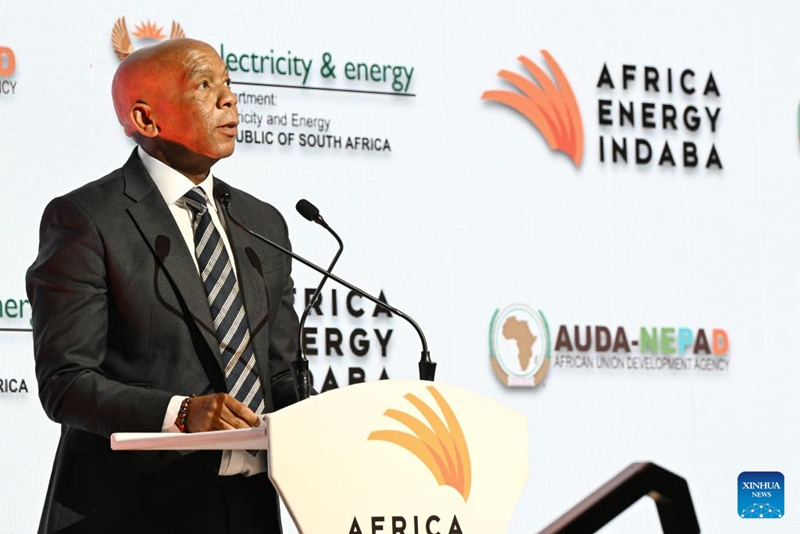 Waziri wa Umeme na Nishati wa Afrika Kusini, Kgosientsho Ramokgopa, akitoa hotuba ya ufunguzi kwenye Mkutano wa Nishati wa Afrika 2026 (Africa Energy Indaba 2026) mjini Cape Town, Afrika Kusini, Machi 3, 2026. (Picha na Xabiso Mkhabela/Xinhua)