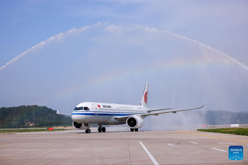 Ndege No. C919 iliyoundwa na China yenyewe yaendesha njia mpya kati ya Beijing na Yan'an