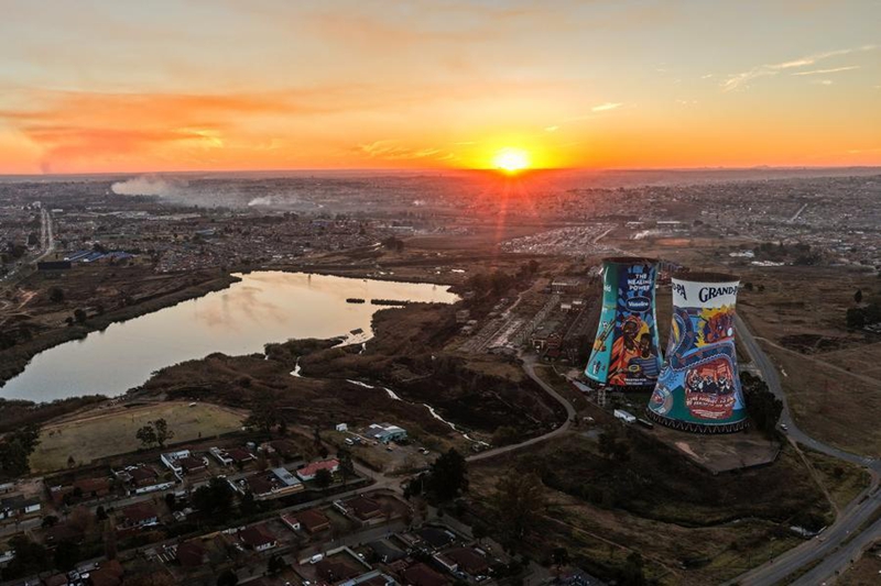 Picha iliyopigwa Juni 12, 2026 ikionyesha mandhari ya Soweto kusini-magharibi mwa Johannesburg, Afrika Kusini. (Picha na Shiraaz Mohamed/Xinhua)