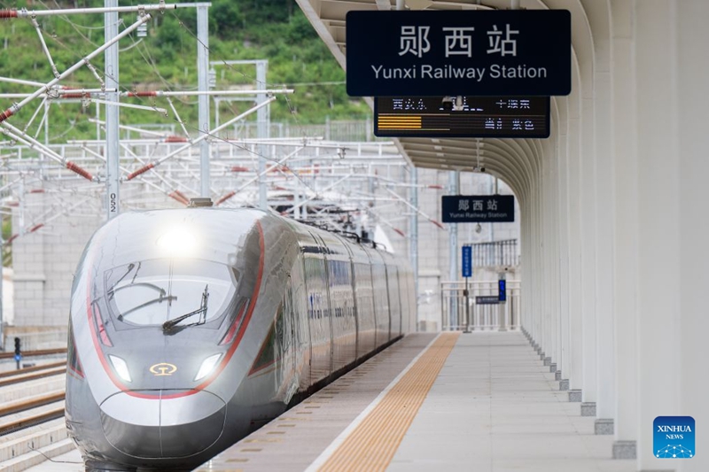 Reli mpya ya mwendo-kasi yaunganisha katikati na magharibi mwa China kwa kuhimiza uratibu na maendeleo