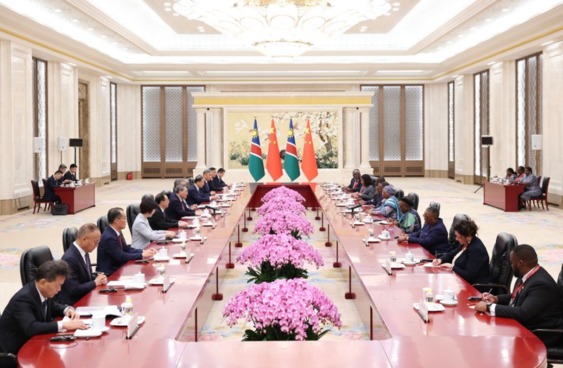 Waziri Mkuu wa China Li Qiang akikutana na Rais wa Namibia Netumbo Nandi-Ndaitwah, ambaye yuko katika ziara ya kiserikali nchini China, kwenye Jumba la Mikutano ya Umma la Beijing, Julai 9, 2026. (Xinhua/Huang Jingwen)