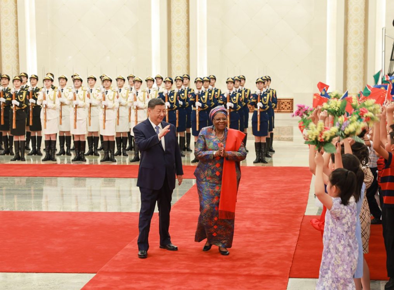 Rais wa China Xi Jinping akifanya hafla ya kumkaribisha Rais wa Namibia Netumbo Nandi-Ndaitwah kwenye Ukumbi wa Kaskazini wa Jumba la Mikutano ya Umma kabla ya mazungumzo yao mjini Beijing, Julai 10, 2026. (Xinhua/Ding Lin)