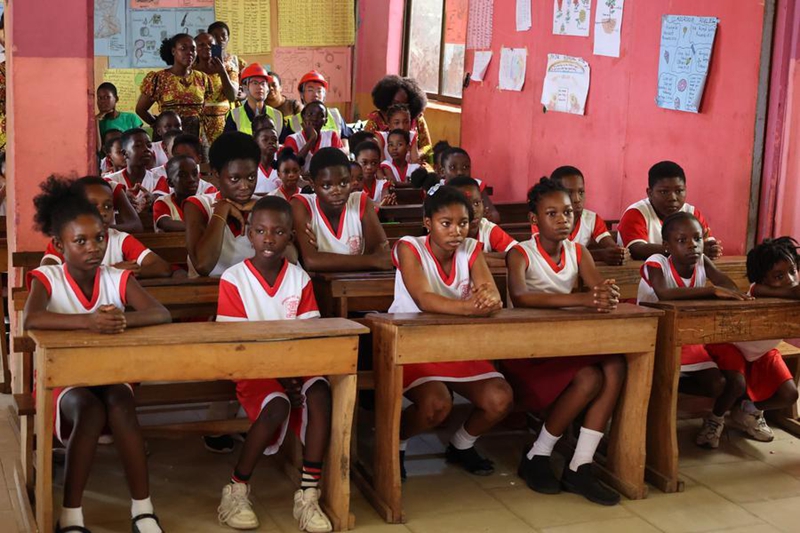 Wanafunzi wakishiriki kwenye shughuli ya mawasiliano ya kitamaduni katika Shule ya Kimataifa ya Zenaddo, Accra, Ghana, Julai 10, 2026. (Picha na Seth/Xinhua)