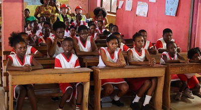 Kampuni ya China na Chuo cha Confucius vyatoa zana na vifaa vya kielimu kwa shule nchini Ghana