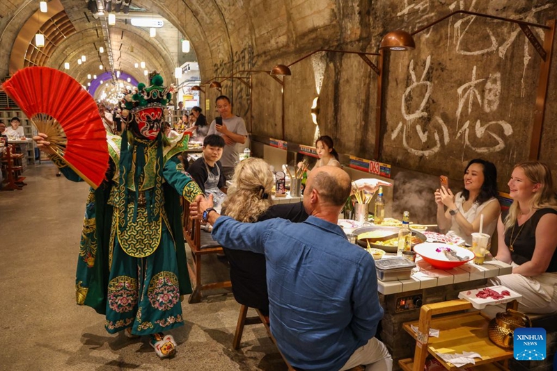 Watalii wa kigeni wamiminika Chongqing, China huku idadi ya abiria wa kuvuka mpaka ikiongezeka