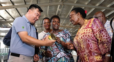Makamu Rais wa Uganda aipongeza kongani ya viwanda ya ushirikiano wa kilimo inayoungwa mkono na China kwa kuhimiza mabadiliko ya muundo wa kilimo