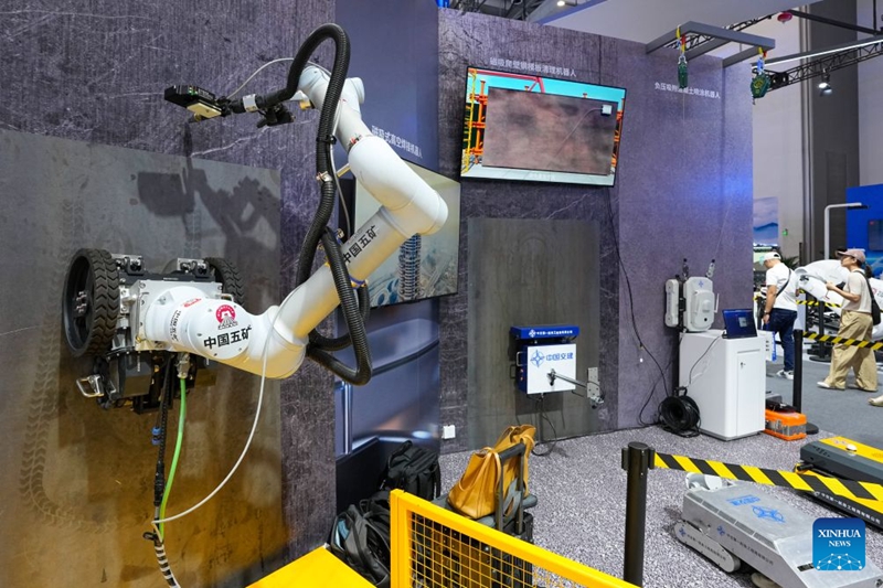 Roboti zaonyesha matumizi mbalimbali kwenye Mkutano wa Mambo ya Roboti Duniani 2026