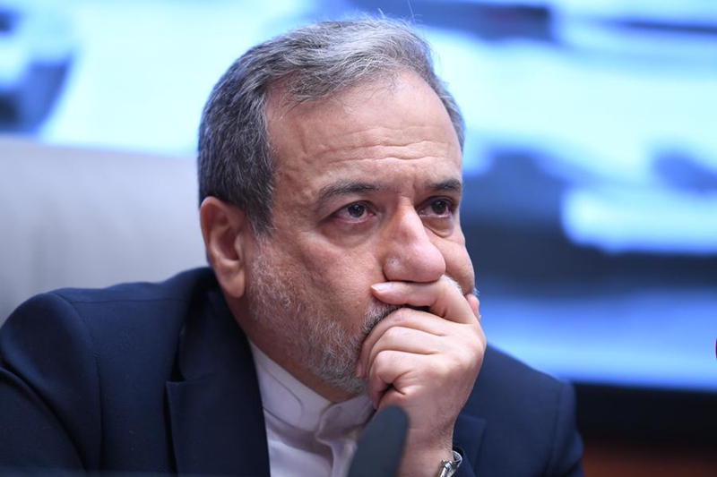 Waziri wa Mambo ya Nje wa Iran Seyed Abbas Araghchi akihudhuria sherehe ambapo Wizara za Mambo ya Nje na ile ya Afya za Iran zinasaini nyaraka ya makubaliano (MoU) juu ya ushirikiano katika kujenga upya miundombinu iliyoharibiwa wakati wa vita, Tehran, Iran, Agosti 11, 2026. (Xinhua/Shadati)