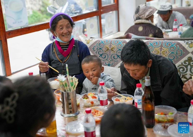 Wakazi na watalii wote walioathiriwa wahamishwa baada ya maporomoko ya udongo na mawe kutokea Xizang, China