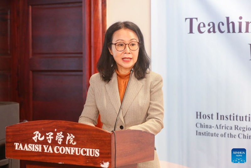 Balozi wa China nchini Tanzania Chen Mingjian akihutubia hafla ya utoaji wa tuzo ya mashindano ya mafunzo ya kidijitali yanayoungwa mkono na China kwa walimu wa Tanzania katika Chuo Kikuu cha Dar es Salaam, Tanzania, Agosti 28, 2026. (Xinhua/Emmanuel Herman)
